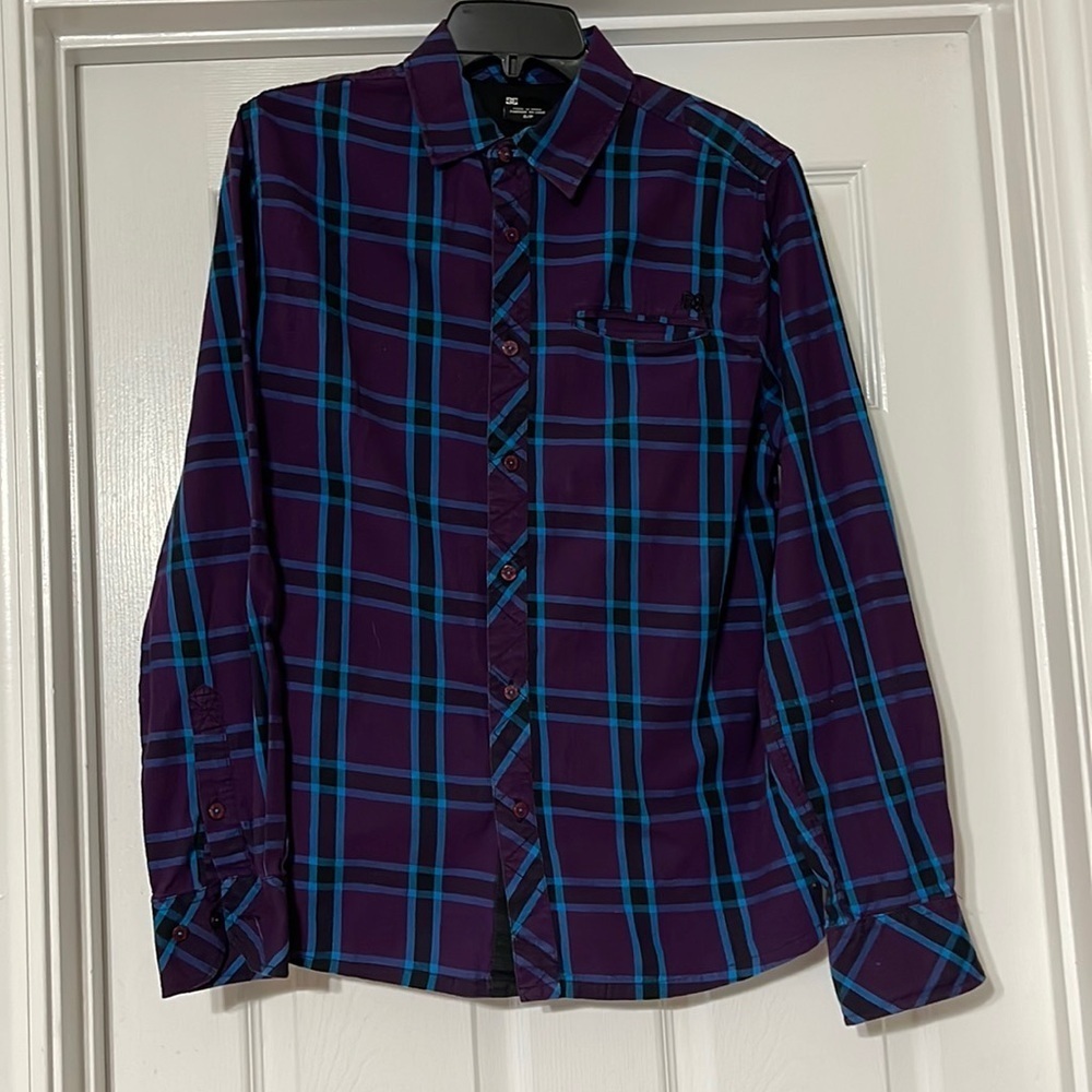 DC button up long sleeve shirt S